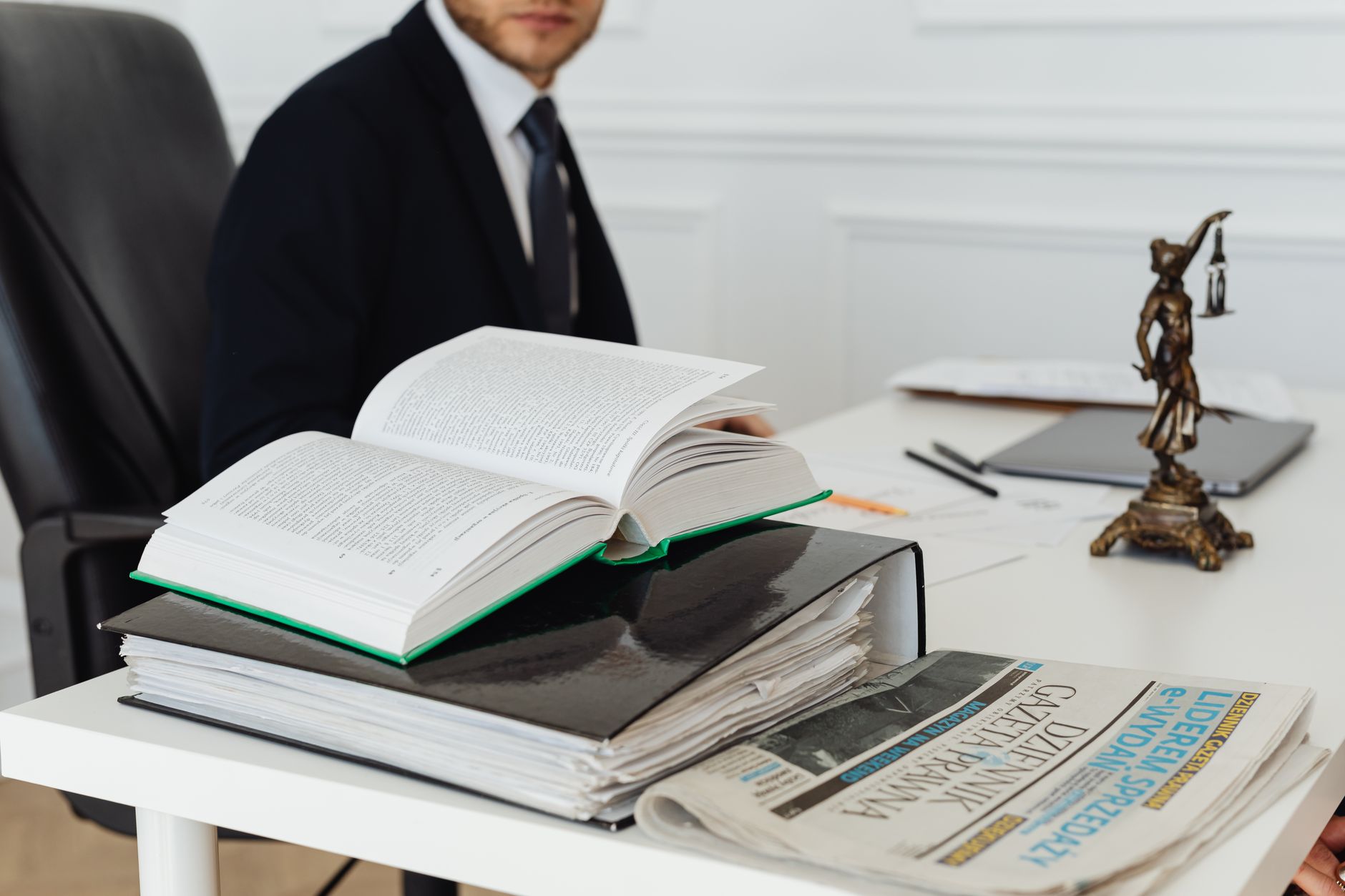 Avocat Suresnes